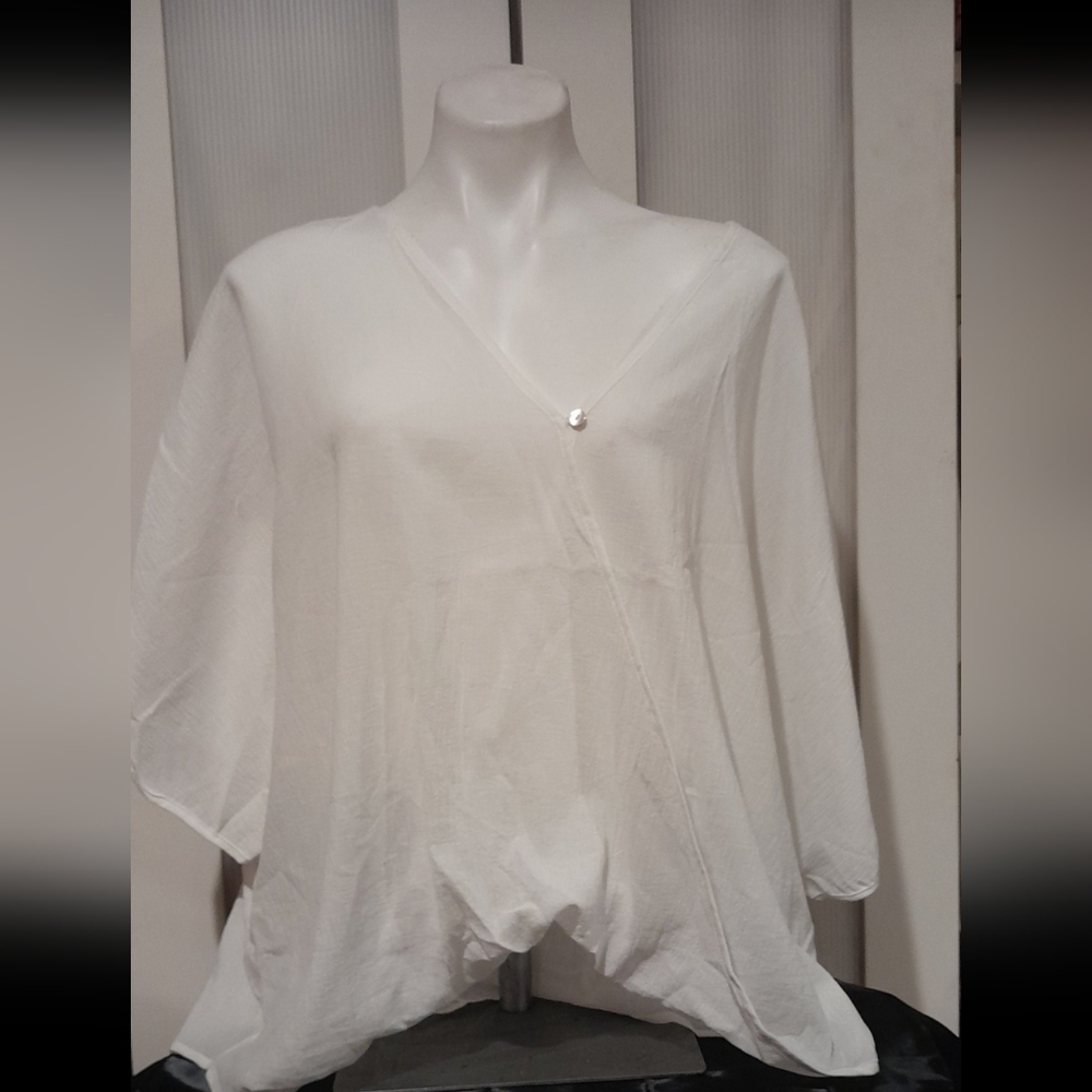 New - Fashion Says Me Too- White Short Sleeve Blouse, Size XL